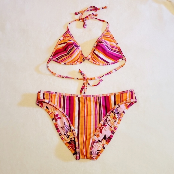 Bikini, reversible: floral or stripes, size large NWOT - Picture 2 of 2